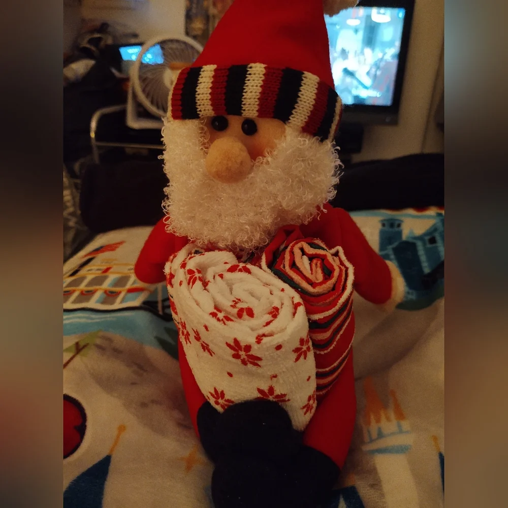 Santa clause towel holder Excellent Condition Only Used For Display